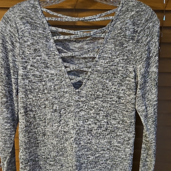 Women's Gray Long Sleeve Lightweight Sweater - Picture 2 of 5